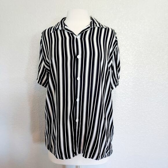 Shein Black & White Short Sleeve Button Down Size L - Picture 1 of 9